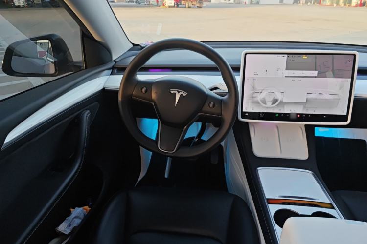 Used Tesla Model Y 2021 Long-Range All-Wheel-Drive Version 3D7 Steering Wheel
