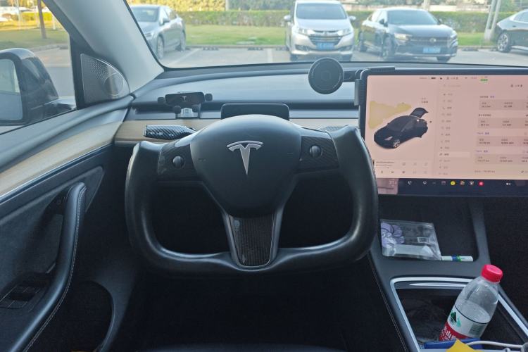 Used Tesla Model Y 2021 Standard Range Rear-Wheel Drive Version Steering Wheel