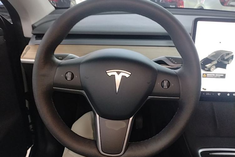 Used Tesla Model Y 2021 Long-Range All-Wheel-Drive Version Steering Wheel
