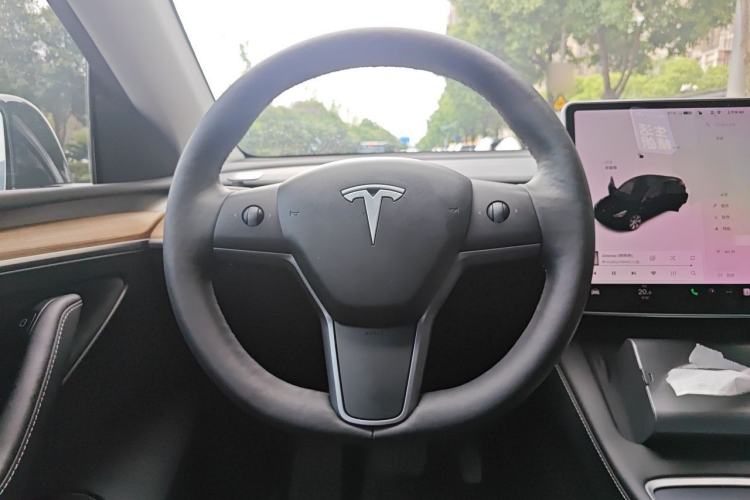Used Tesla Model Y 2021 Standard Range Rear-Wheel Drive Version Steering Wheel