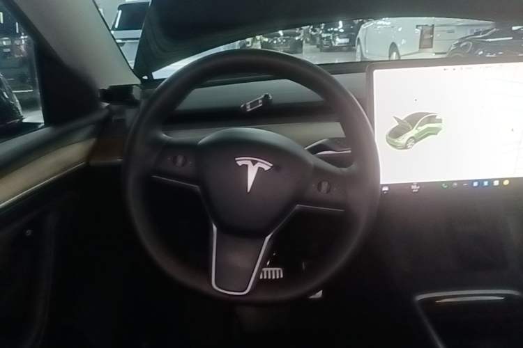 Used Tesla Model Y 2021 Standard Range Rear-Wheel Drive Version Steering Wheel