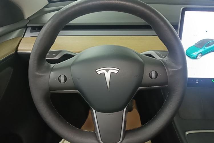Used Tesla Model Y 2021 Long-Range All-Wheel-Drive Version 3D7 Steering Wheel