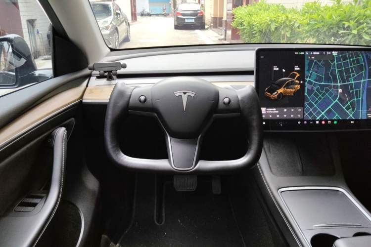 Used Tesla Model Y 2021 Standard Range Rear-Wheel Drive Version Steering Wheel