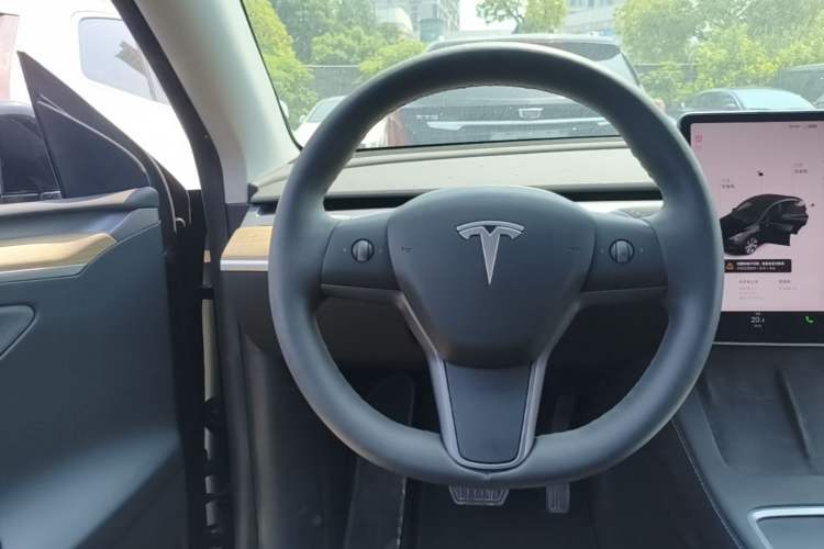Used Tesla Model Y 2021 Standard Range Rear-Wheel Drive Version Steering Wheel