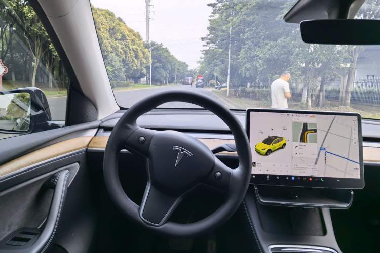 Used Tesla Model Y 2021 Long-Range All-Wheel-Drive Version Steering Wheel