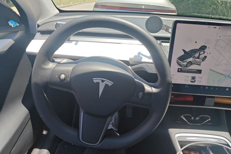 Used Tesla Model Y 2021 Standard Range Rear-Wheel Drive Version Steering Wheel