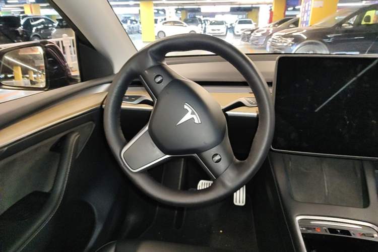 Used Tesla Model Y 2021 Long-Range All-Wheel-Drive Version 3D7 Steering Wheel