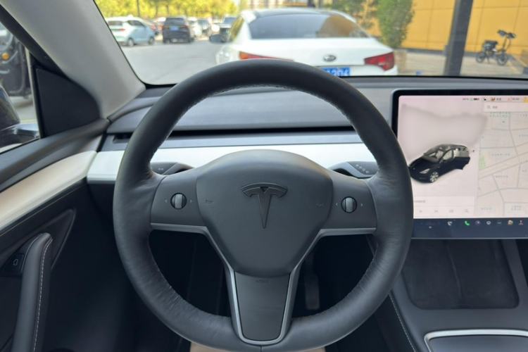 Used Tesla Model Y 2021 Long-Range All-Wheel-Drive Version Steering Wheel