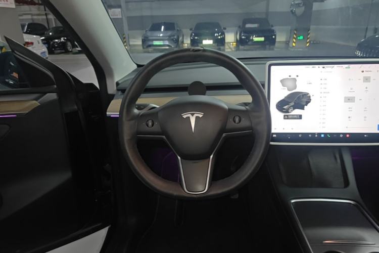 Used Tesla Model Y 2021 Long-Range All-Wheel-Drive Version Steering Wheel