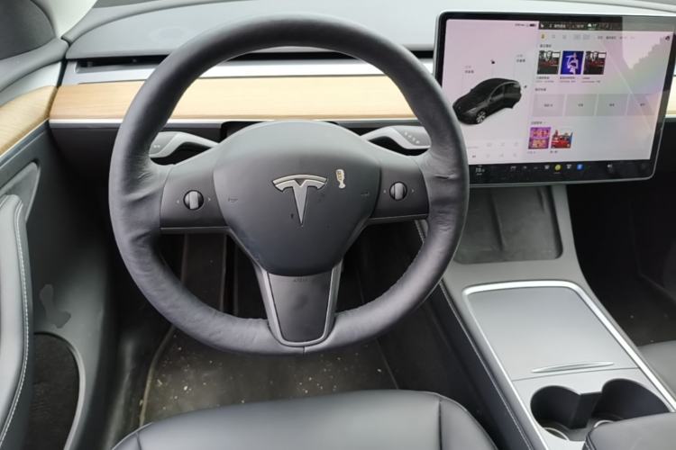 Used Tesla Model Y 2021 Long-Range All-Wheel-Drive Version Steering Wheel