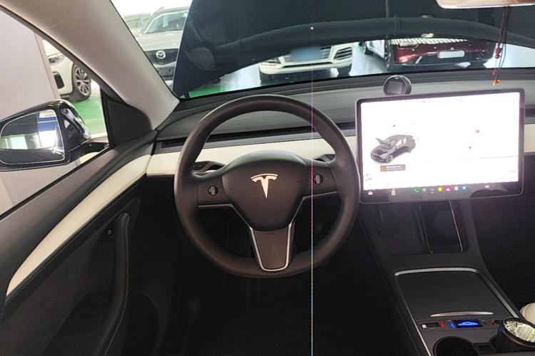 Used Tesla Model Y 2021 Long-Range All-Wheel-Drive Version 3D7 Steering Wheel