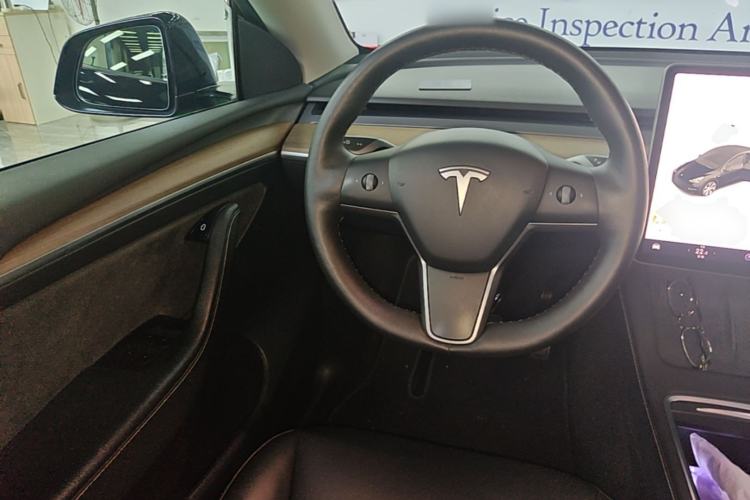 Used Tesla Model Y 2021 Standard Range Rear-Wheel Drive Version Steering Wheel