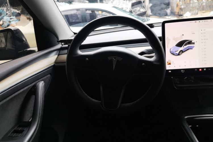 Used Tesla Model Y 2021 Long-Range All-Wheel-Drive Version Steering Wheel