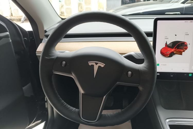 Used Tesla Model Y 2021 Long-Range All-Wheel-Drive Version Steering Wheel