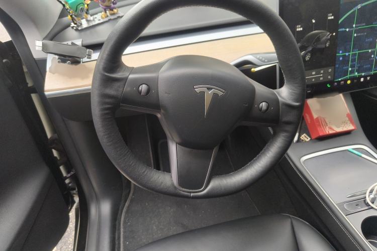 Used Tesla Model Y 2021 Long-Range All-Wheel-Drive Version 3D7 Steering Wheel