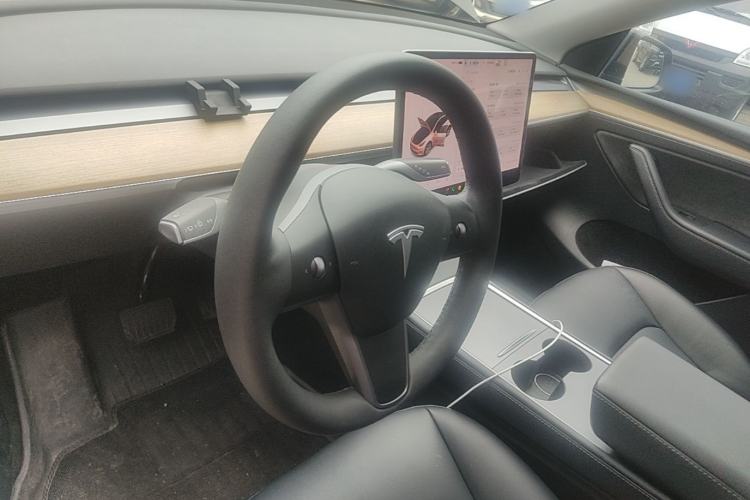Used Tesla Model Y 2021 Standard Range Rear-Wheel Drive Version Steering Wheel