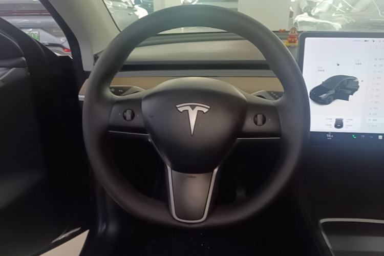 Used Tesla Model Y 2021 Standard Range Rear-Wheel Drive Version Steering Wheel