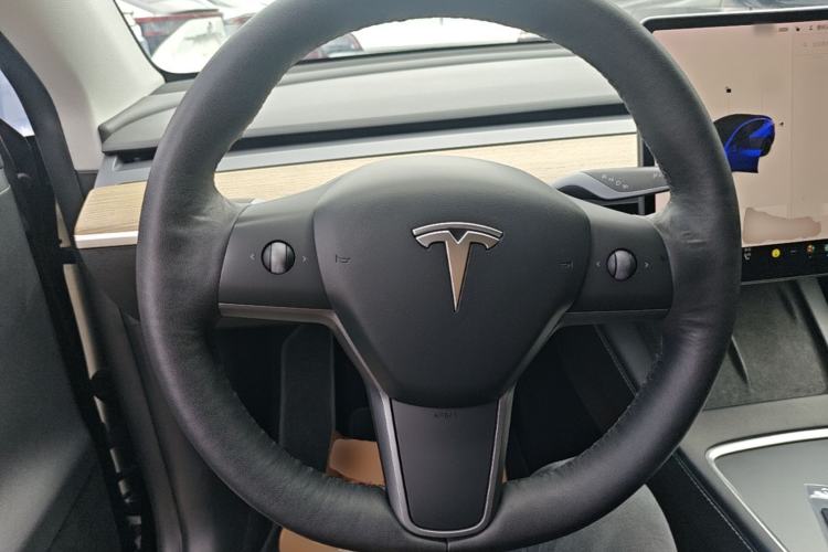 Used Tesla Model Y 2021 Long-Range All-Wheel-Drive Version 3D7 Steering Wheel