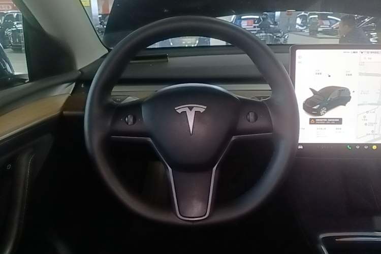 Used Tesla Model Y 2021 Standard Range Rear-Wheel Drive Version Steering Wheel