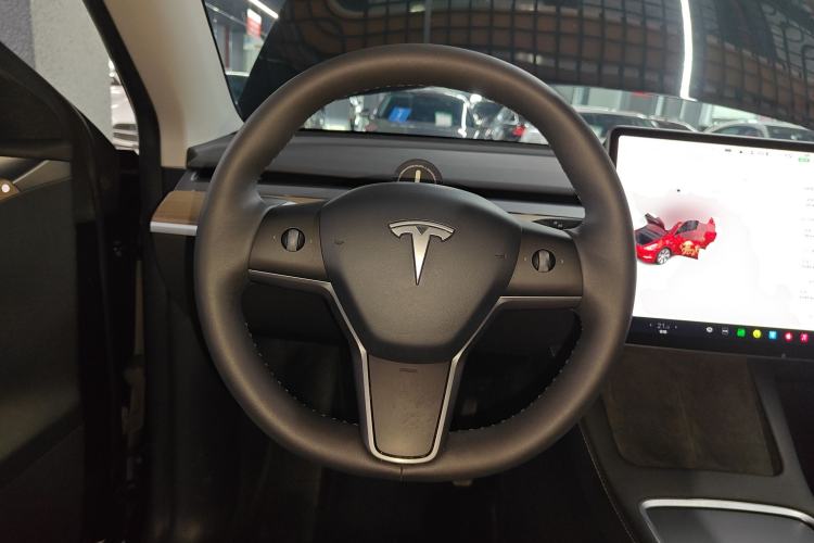 Used Tesla Model Y 2021 Standard Range Rear-Wheel Drive Version Steering Wheel
