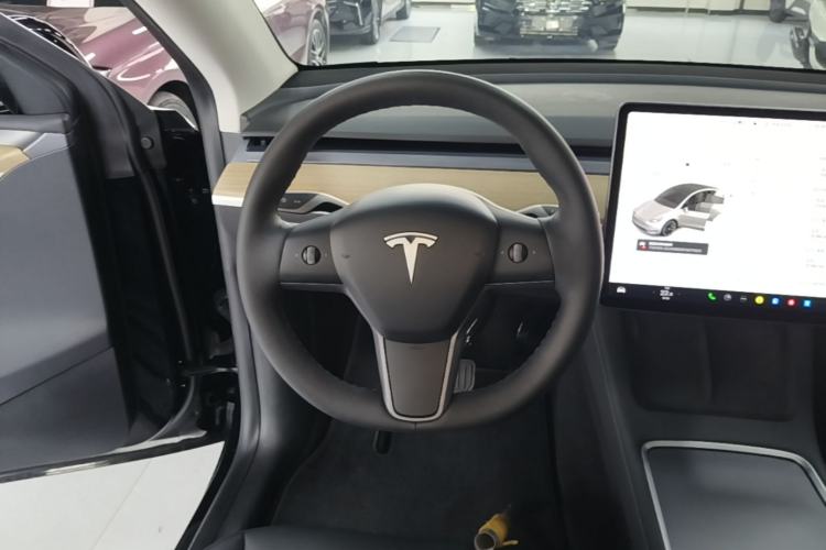 Used Tesla Model Y 2021 Standard Range Rear-Wheel Drive Version Steering Wheel