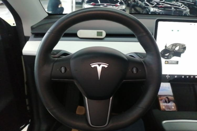 Used Tesla Model Y 2021 Long-Range All-Wheel-Drive Version 3D7 Steering Wheel