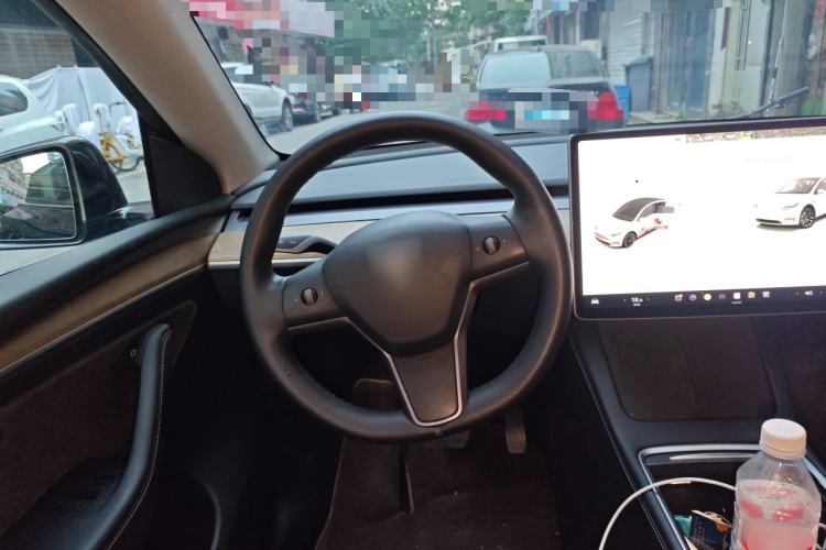 Used Tesla Model Y 2021 Standard Range Rear-Wheel Drive Version Steering Wheel