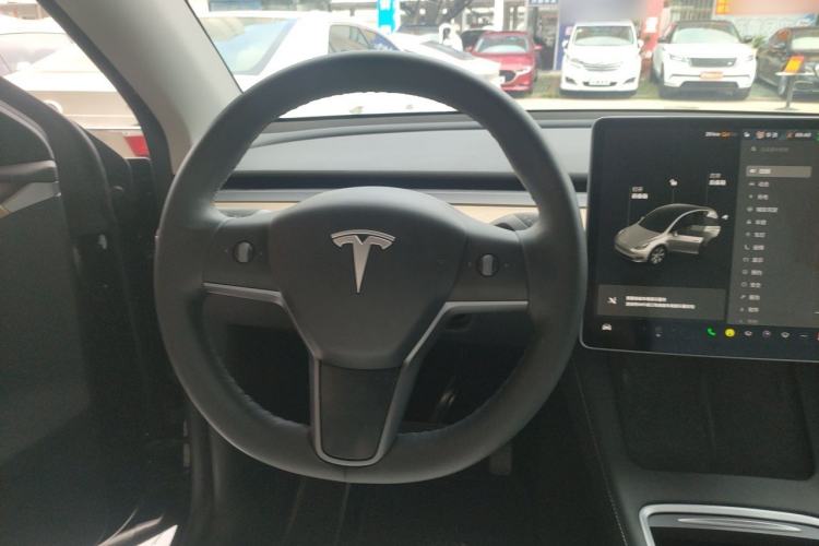 Used Tesla Model Y 2021 Standard Range Rear-Wheel Drive Version Steering Wheel