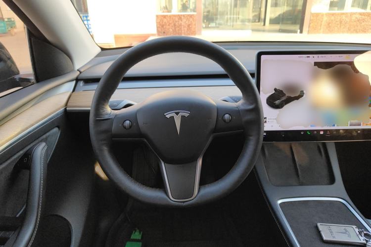 Used Tesla Model Y 2021 Long-Range All-Wheel-Drive Version Steering Wheel