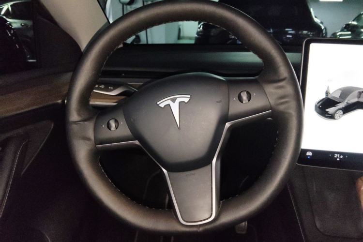 Used Tesla Model Y 2021 Standard Range Rear-Wheel Drive Version Steering Wheel