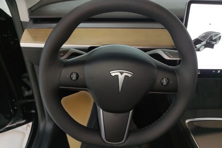 Used Tesla Model Y 2021 Long-Range All-Wheel-Drive Version 3D7 Steering Wheel