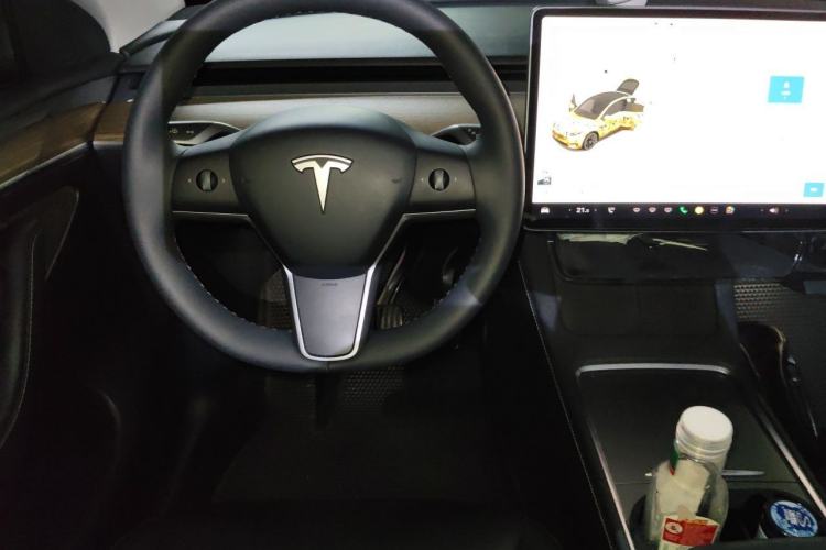 Used Tesla Model Y 2021 Standard Range Rear-Wheel Drive Version Steering Wheel