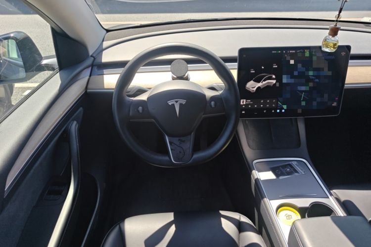 Used Tesla Model Y 2021 Standard Range Rear-Wheel Drive Version Steering Wheel