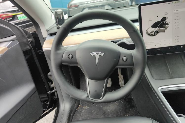 Used Tesla Model Y 2021 Standard Range Rear-Wheel Drive Version Steering Wheel