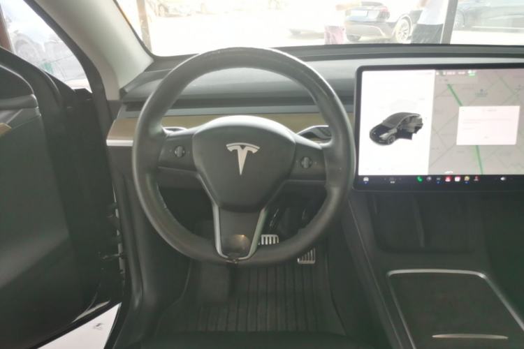Used Tesla Model Y 2021 Standard Range Rear-Wheel Drive Version Steering Wheel