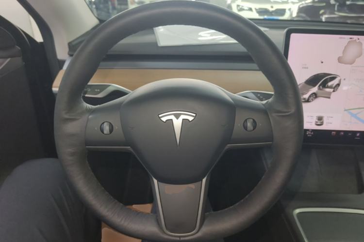 Used Tesla Model Y 2021 Long-Range All-Wheel-Drive Version Steering Wheel