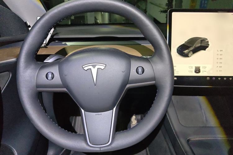 Used Tesla Model Y 2021 Long-Range All-Wheel-Drive Version 3D7 Steering Wheel