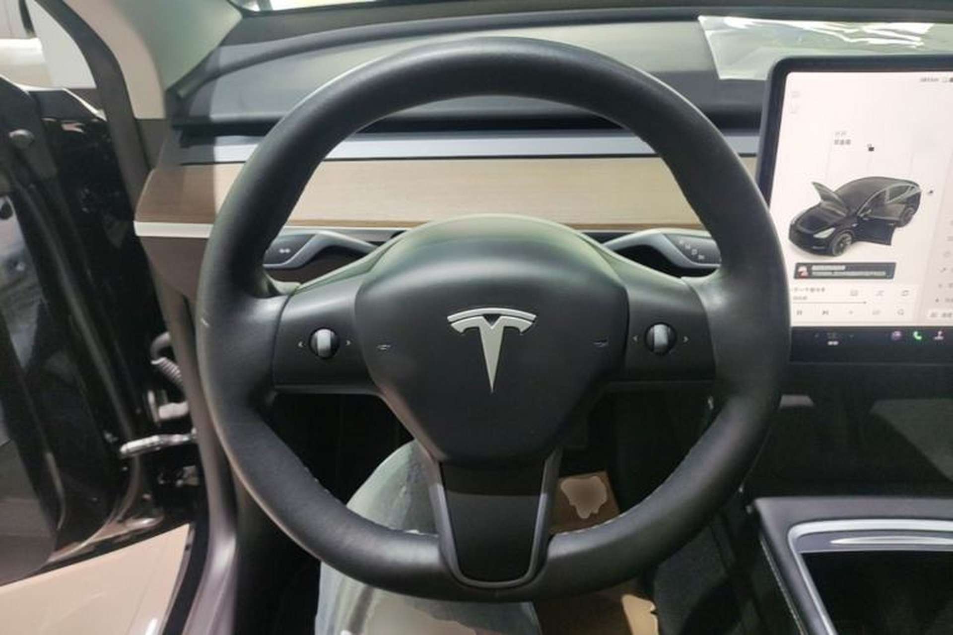 Used Tesla Model Y 2021 Standard Range Rear-Wheel Drive Version Steering Wheel
