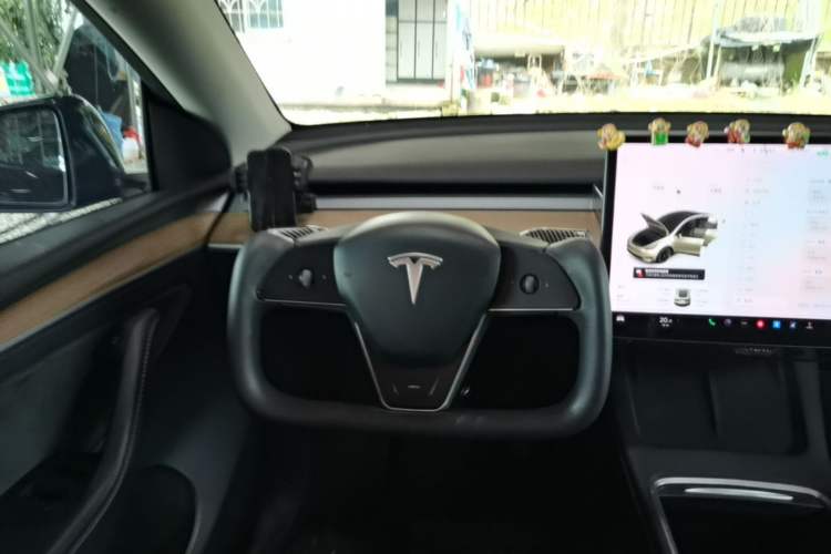 Used Tesla Model Y 2021 Long-Range All-Wheel-Drive Version Steering Wheel