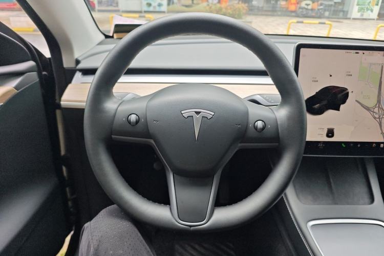 Used Tesla Model Y 2021 Standard Range Rear-Wheel Drive Version Steering Wheel