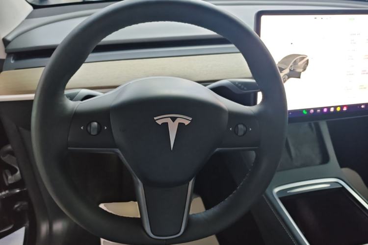Used Tesla Model Y 2021 Long-Range All-Wheel-Drive Version 3D7 Steering Wheel