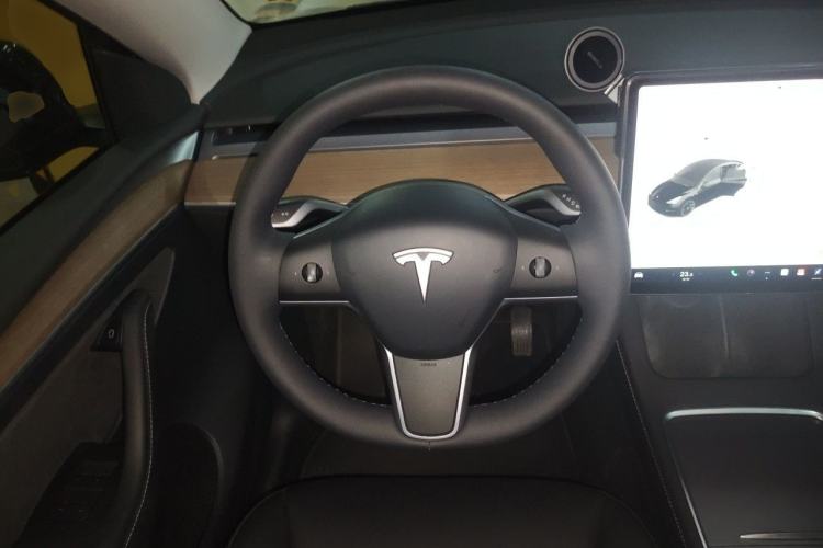 Used Tesla Model Y 2021 Standard Range Rear-Wheel Drive Version Steering Wheel