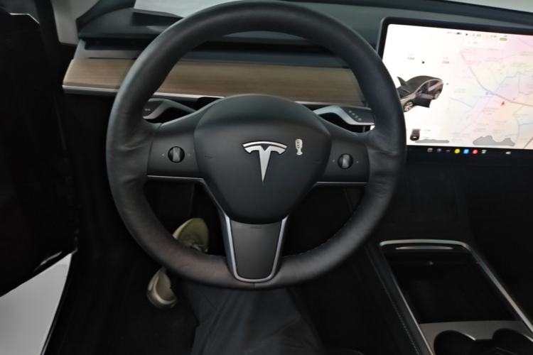 Used Tesla Model Y 2021 Long-Range All-Wheel-Drive Version Steering Wheel
