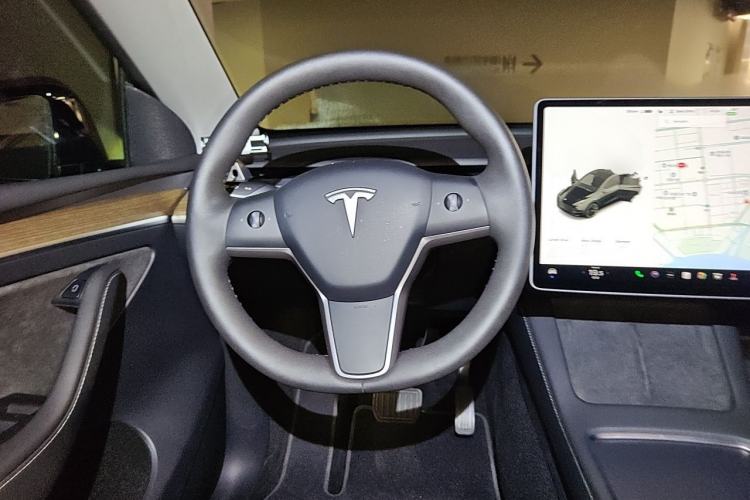 Used Tesla Model Y 2021 Long-Range All-Wheel-Drive Version 3D7 Steering Wheel