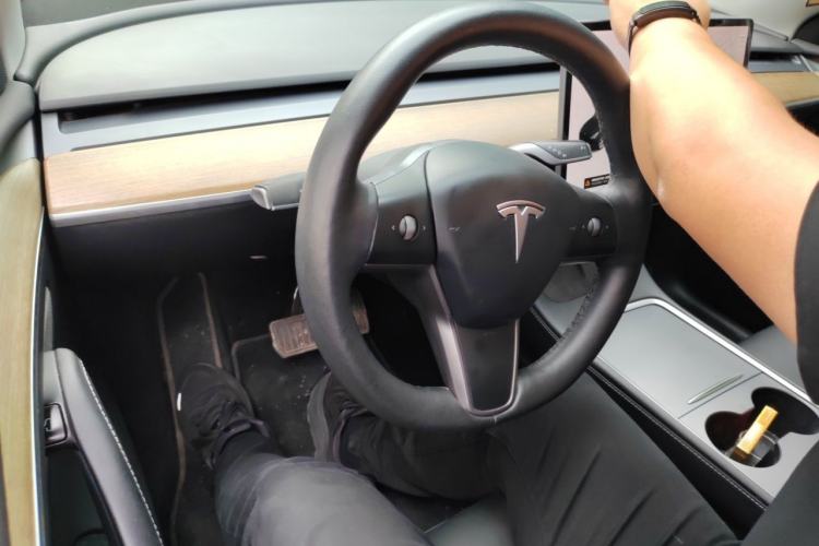 Used Tesla Model Y 2021 Long-Range All-Wheel-Drive Version 3D7 Steering Wheel