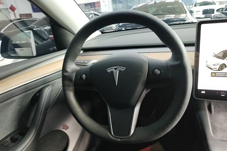 Used Tesla Model Y 2021 Long-Range All-Wheel-Drive Version 3D7 Steering Wheel