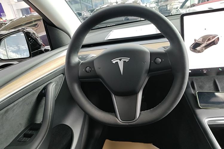 Used Tesla Model Y 2021 Standard Range Rear-Wheel Drive Version Steering Wheel