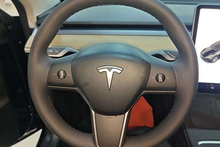 Used Tesla Model Y 2021 Long-Range All-Wheel-Drive Version 3D7 Steering Wheel