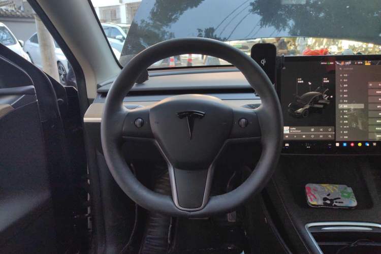 Used Tesla Model Y 2021 Standard Range Rear-Wheel Drive Version Steering Wheel