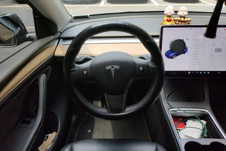 Used Tesla Model Y 2021 Long-Range All-Wheel-Drive Version Steering Wheel